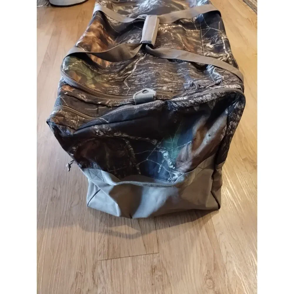 Red Head MASSIVE DELUXE Bass Duck Hunting Camo Duffle Bag Water Resistant 29